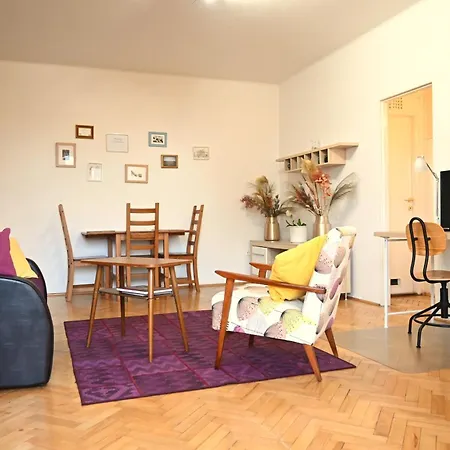 Rose Hill 4 Apartment